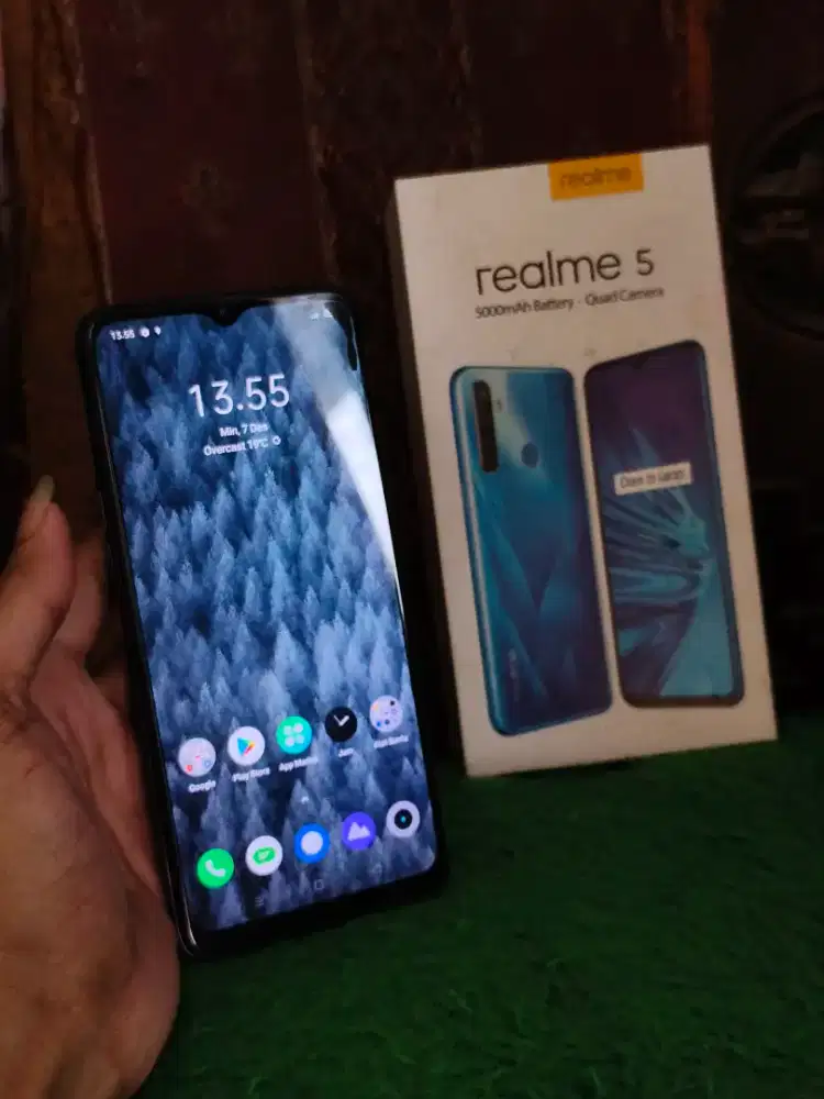 Jual handphone realme 5 ram 3/64 fullset