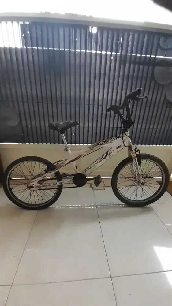 Sepeda bekas anak laki- laki