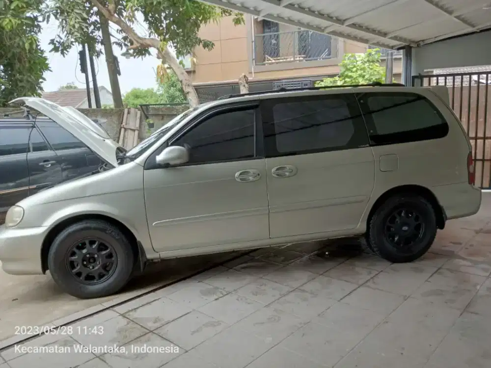 Kia carnival tahun 2000