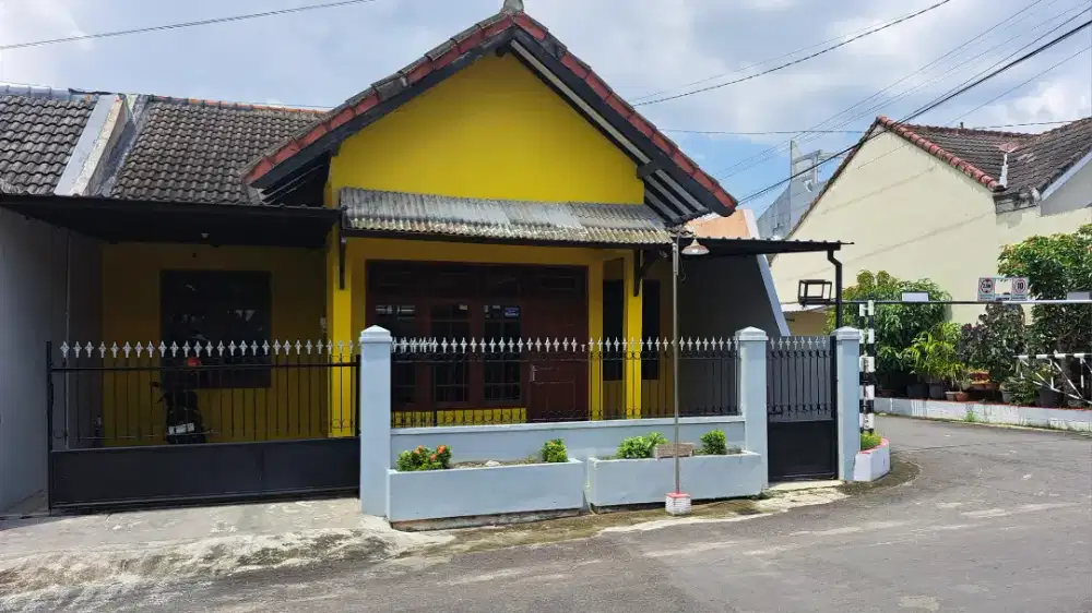 Disewakan Rumah Tinggal kondisi istimewa dekat Pintu Tol Jogya-Solo