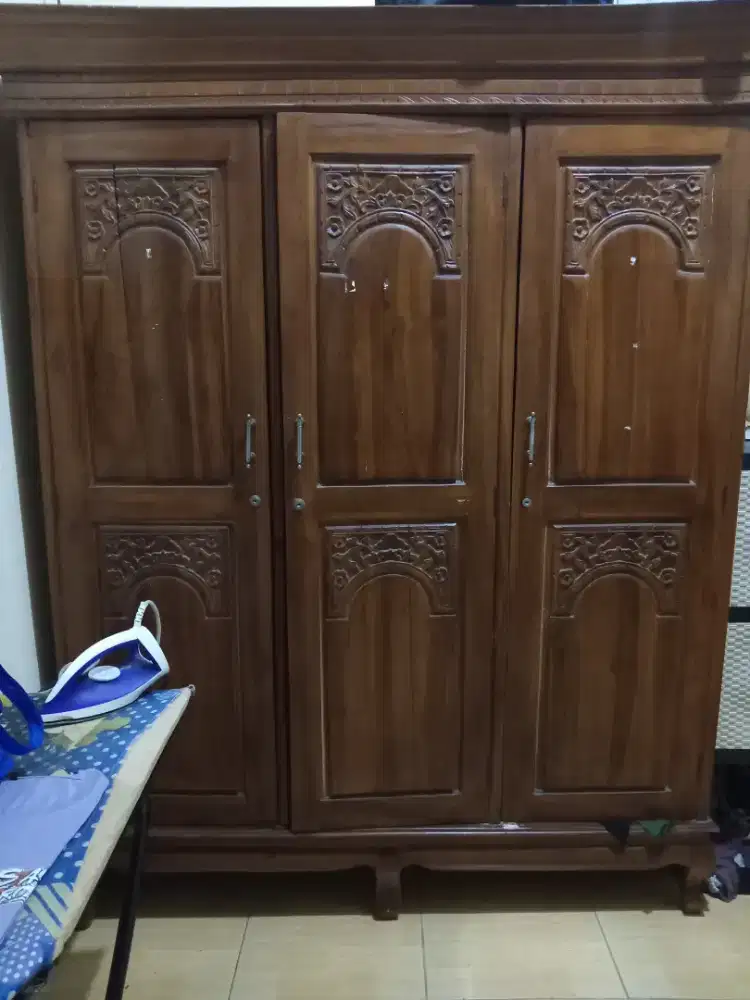 Lemari kayu 3 pintu