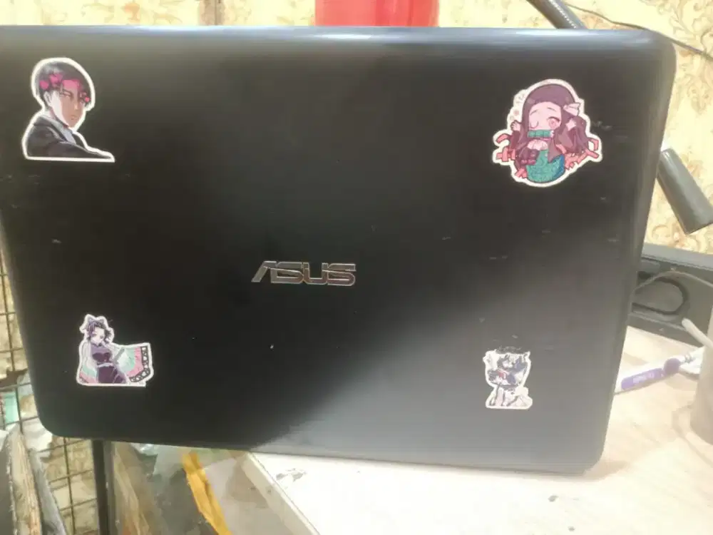 Lactop Asus E-402Y minus layar ada bintik putih dan speaker jembret