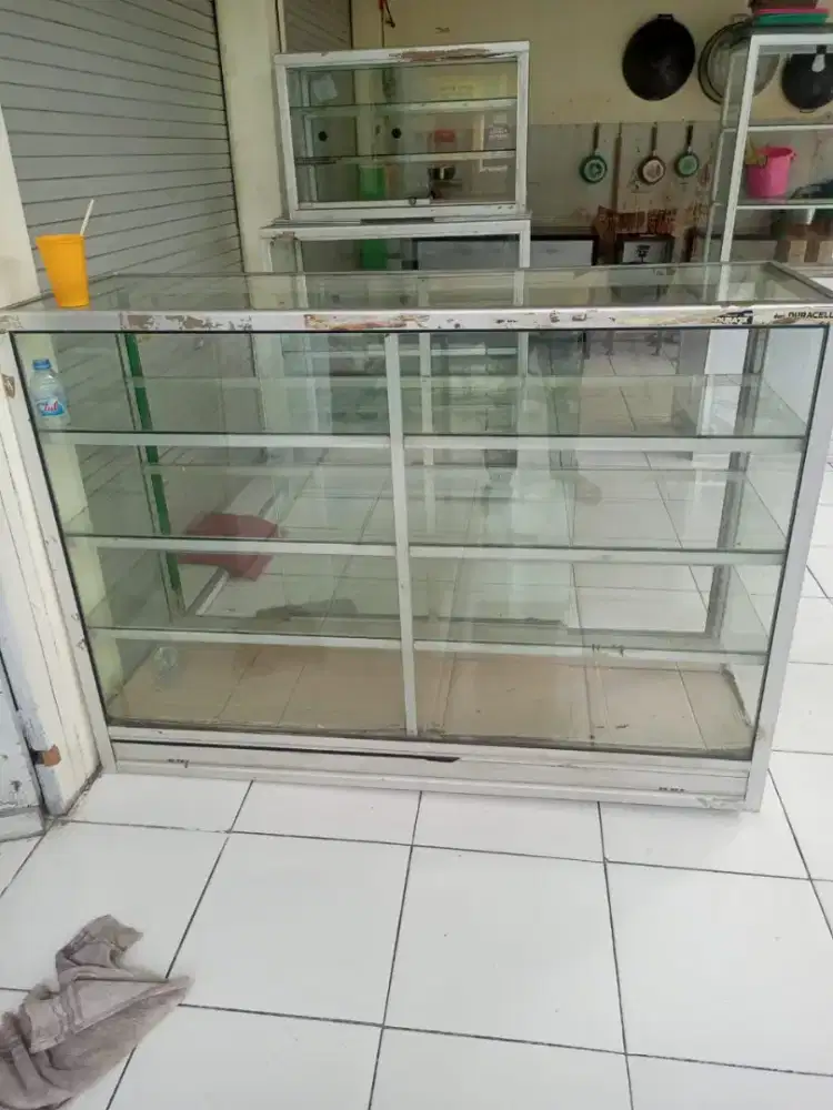 Etalase kaca panjang 1,5 Meter