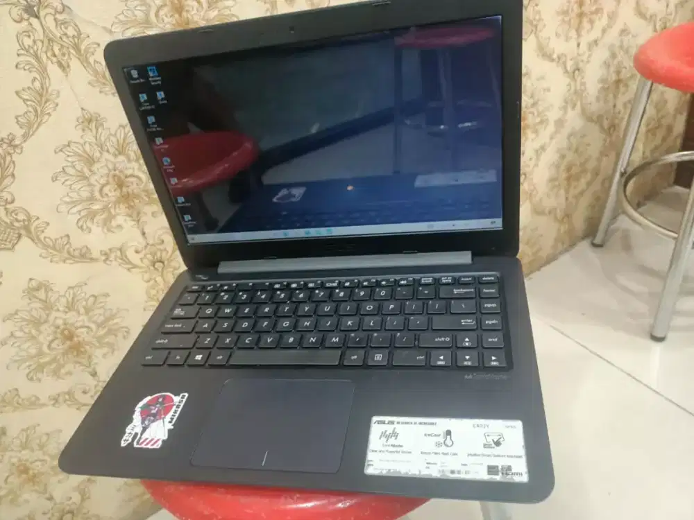 Lactop Asus E-402Y minus layar ada bintik putih dan speaker jembret