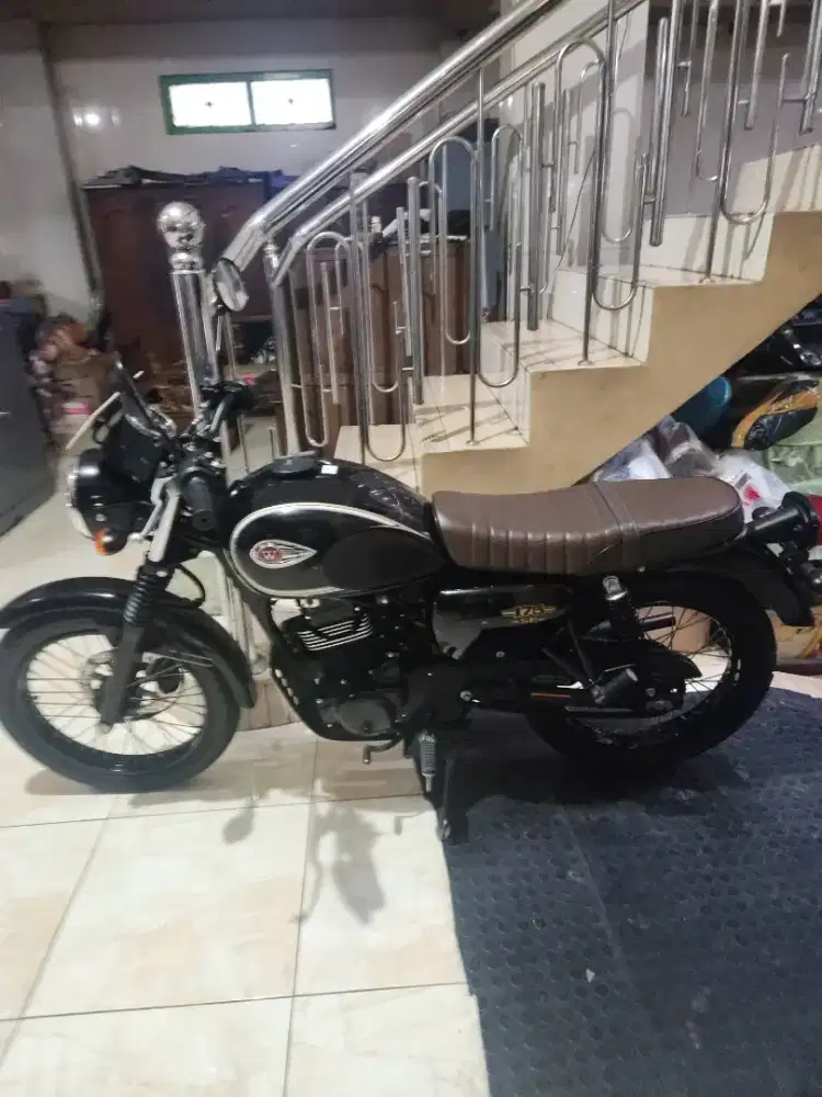 W 175 Se hitam 2018 low km Gbm