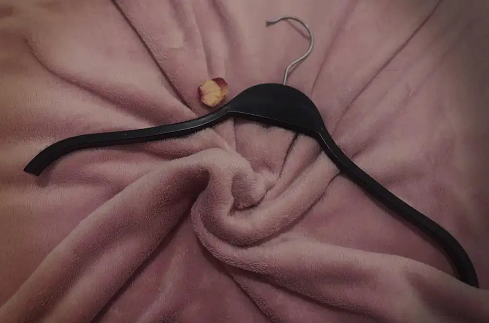 DIJUAL HANGER PAKAIAN KAYU BARU BEBERAPA LUSIN