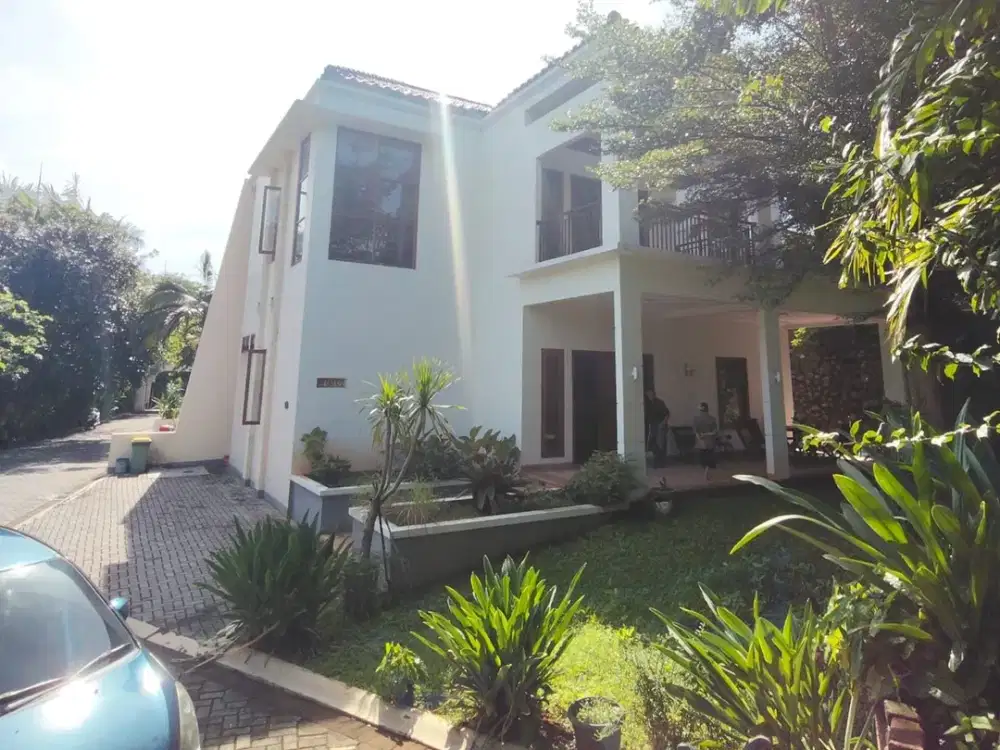 Dijual Cepat! Rumah Terawat Semi Furnished Bintaro Sektor 9, Selangkah ke Fasilitas Lengkap