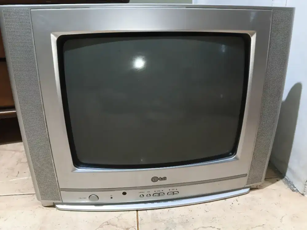 YANG LAGI CARI TV TABUNG JADUL NIH 14INCI