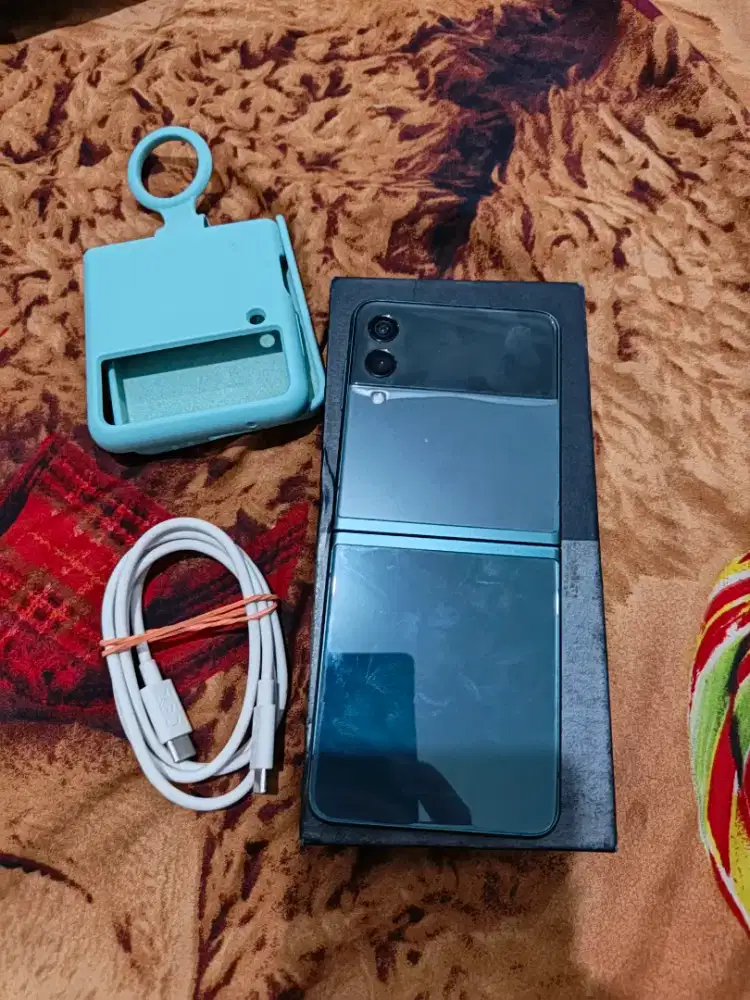 Samsung Flip 3 5G. 8/128. Sein (minus)