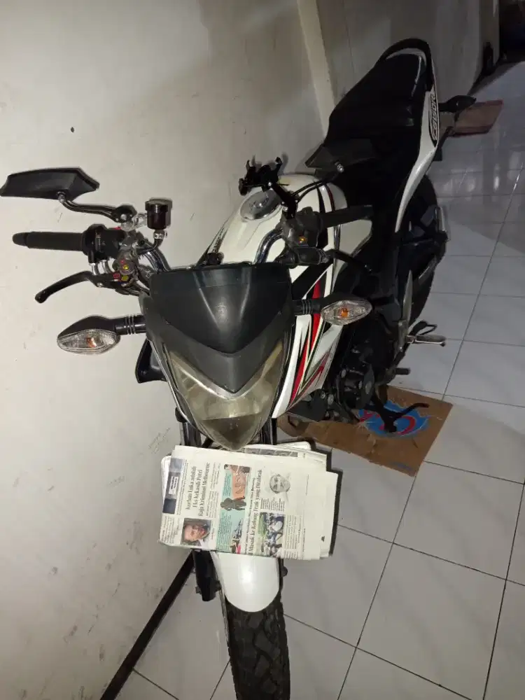 Cb 150 r old putih