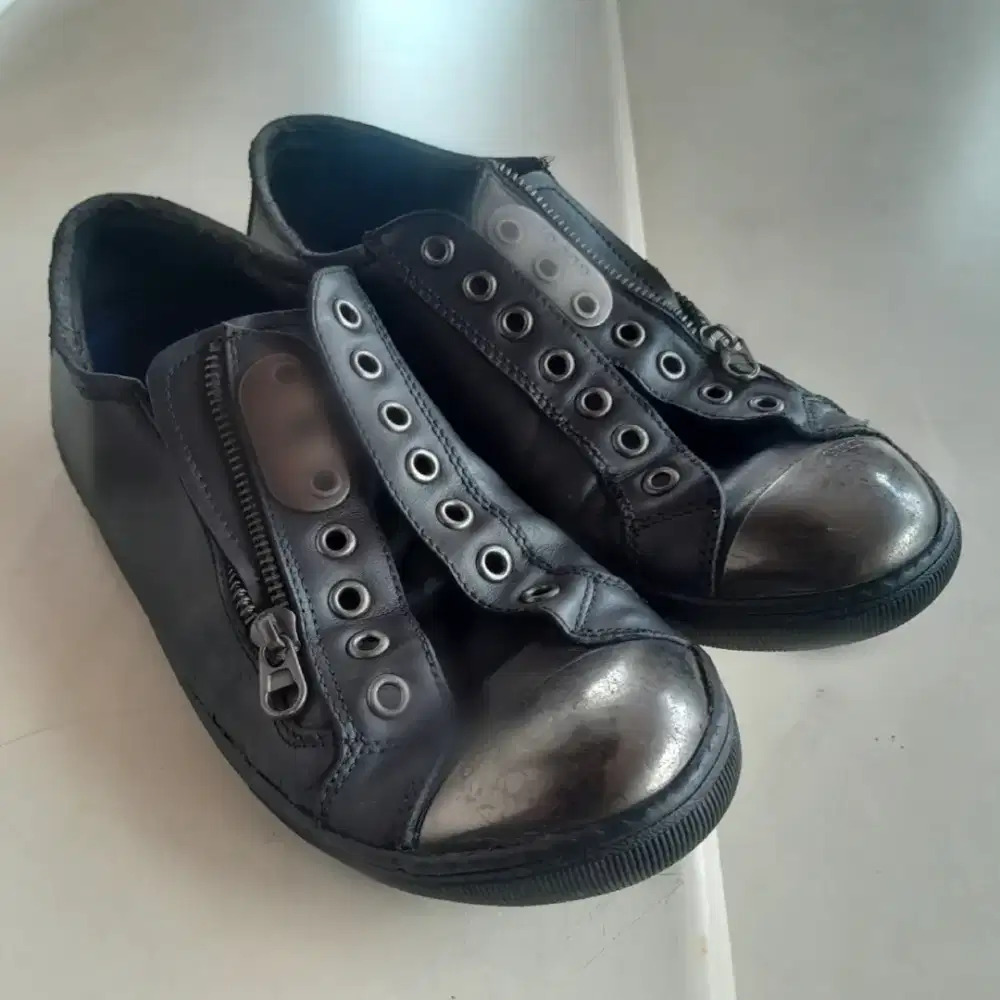 Sepatu pria kulit asli