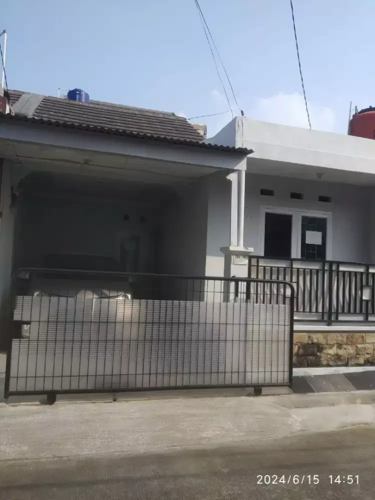 Disewakan rumah. Perumahan darmawangsa residen bekasi. 12 juta/tahun