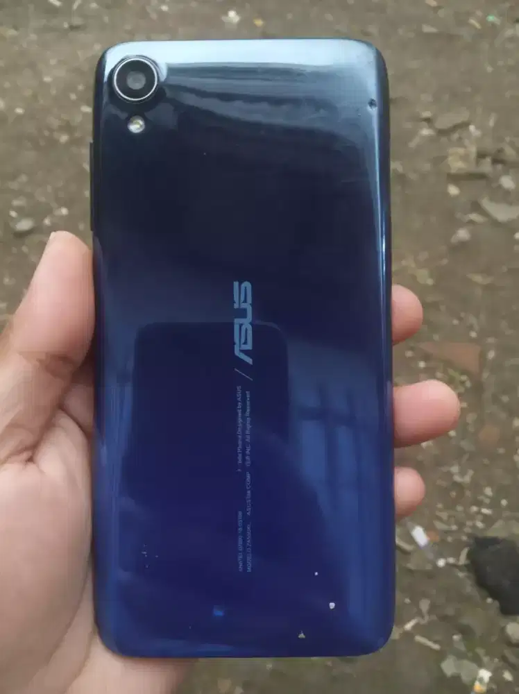 Asus zenfone Live L1 4G 2/16 layar 5.5 inchi mati