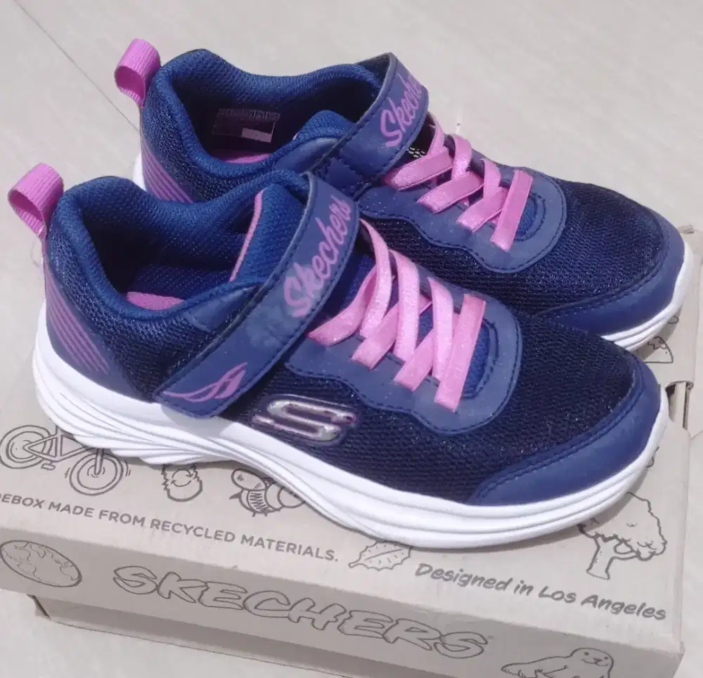 Sepatu Skechers anak size 33