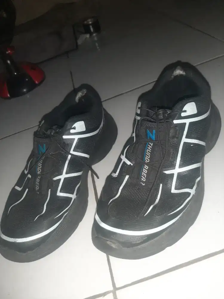 Sepatu Thunderbear