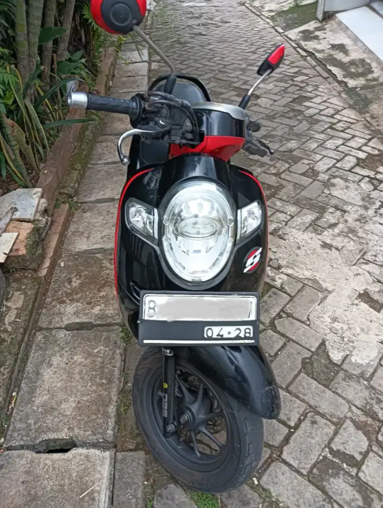 Scoopy tahun 2018 B jakarta barat