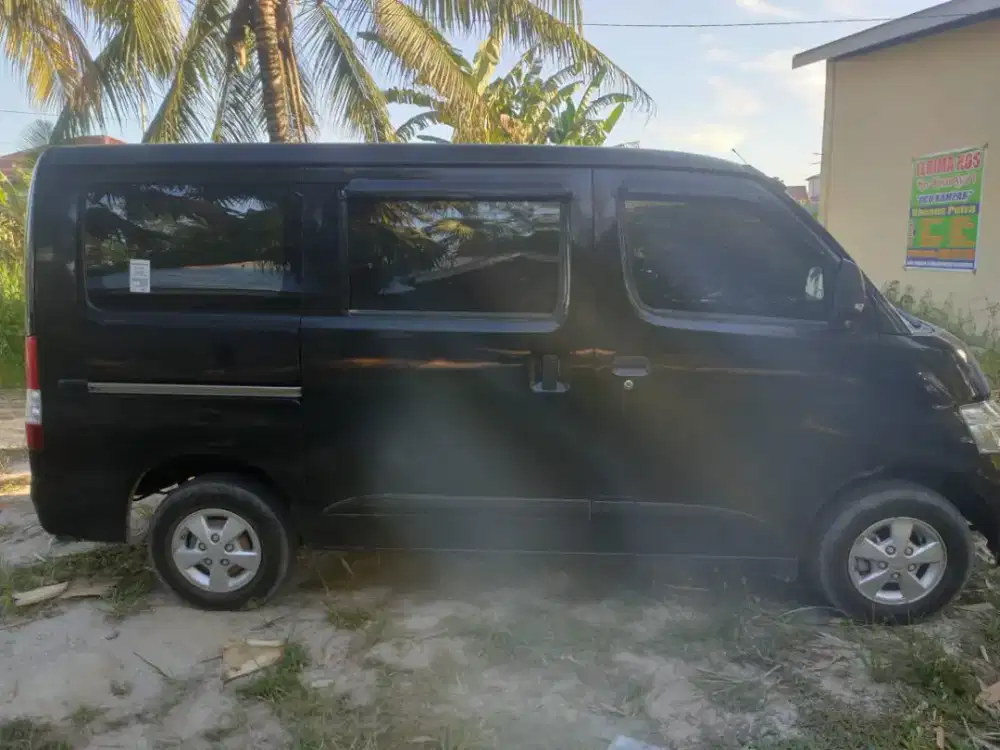 Granmax minibus ac hitam