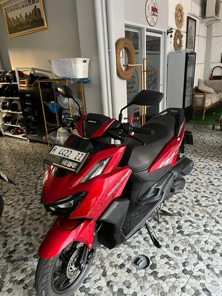 VARIO CBS 2023 merah berstiker transparan