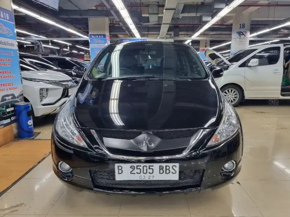 Mitsubishi Grandis 2010