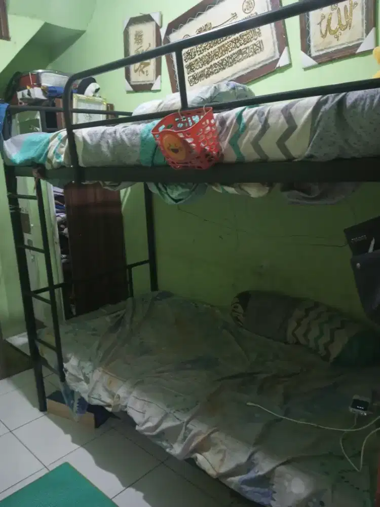 Ranjang besi 2 tingkat