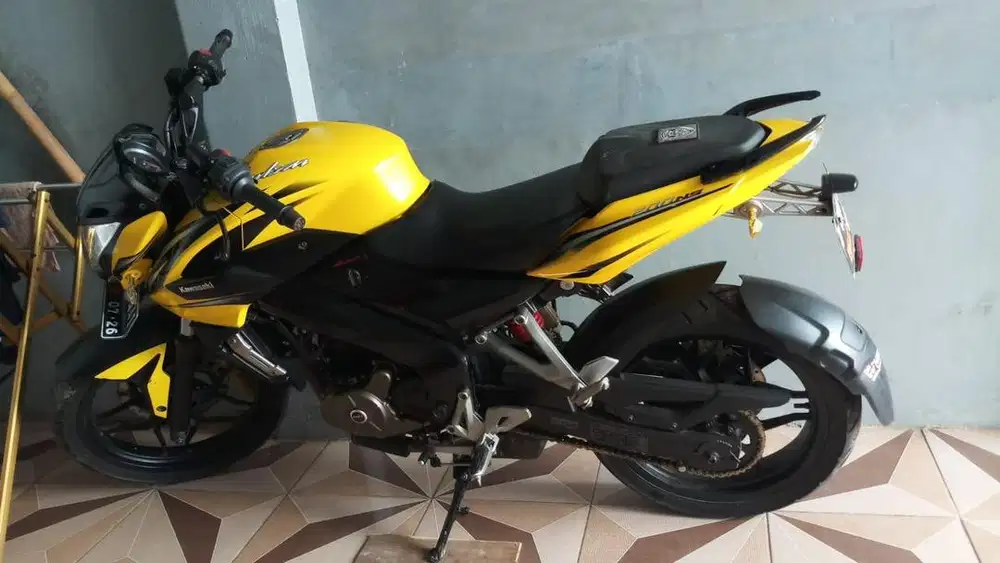 bajaj pulsar ns 200