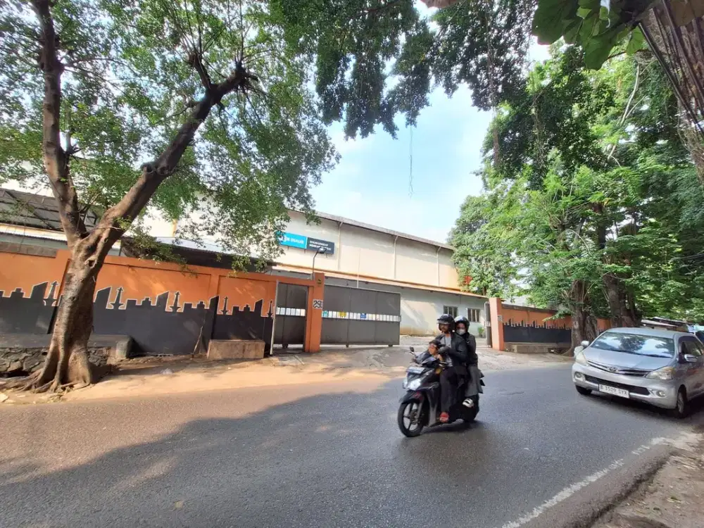 Sewa lahan dan bangunan besar di joglo Jakarta Barat