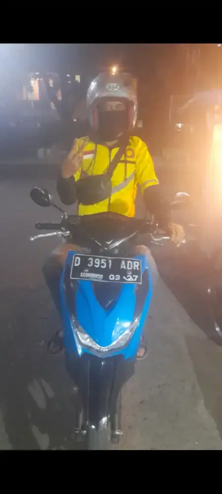 Saya lagi mencari pekerjaan modal sim aja