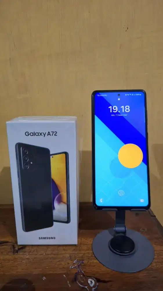 Samsung A72 8/256 gb