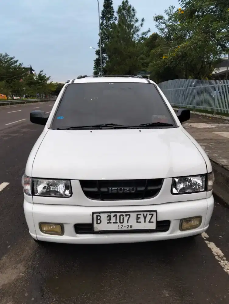 Isuzu panther LV  Tahun 2000