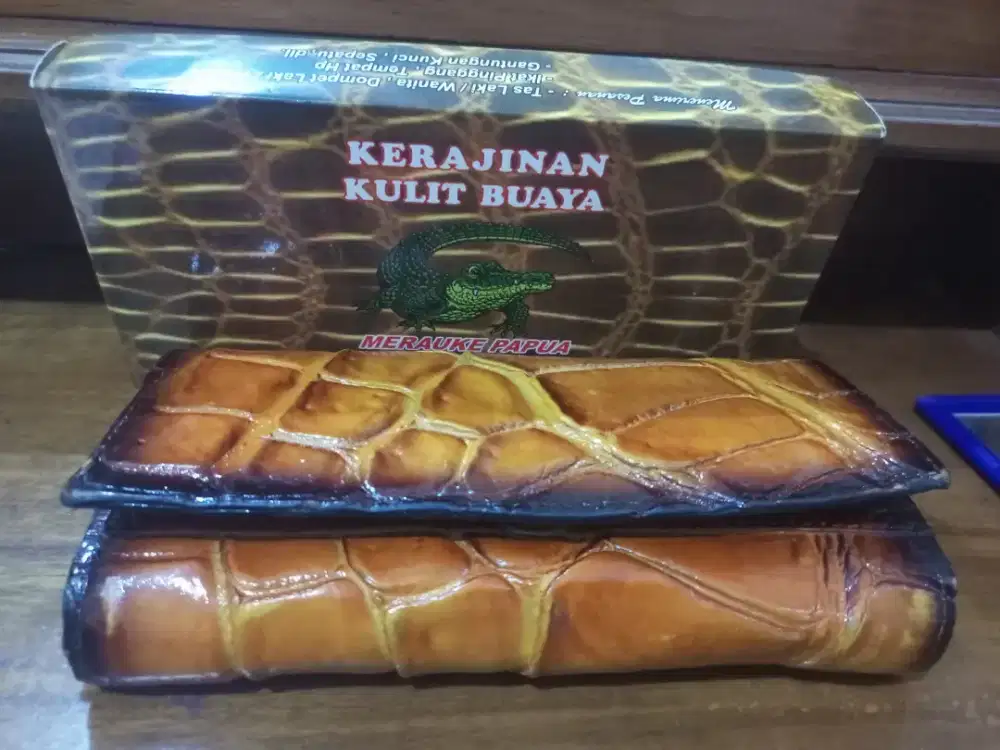 Dompet panjang kulit buaya asli Papua