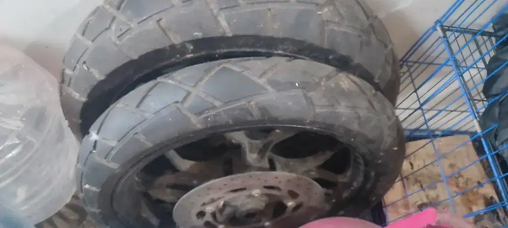 Dijual cepat velg + ban Yamaha XSR 155 Th.2022 bekas ga pernah dipakai