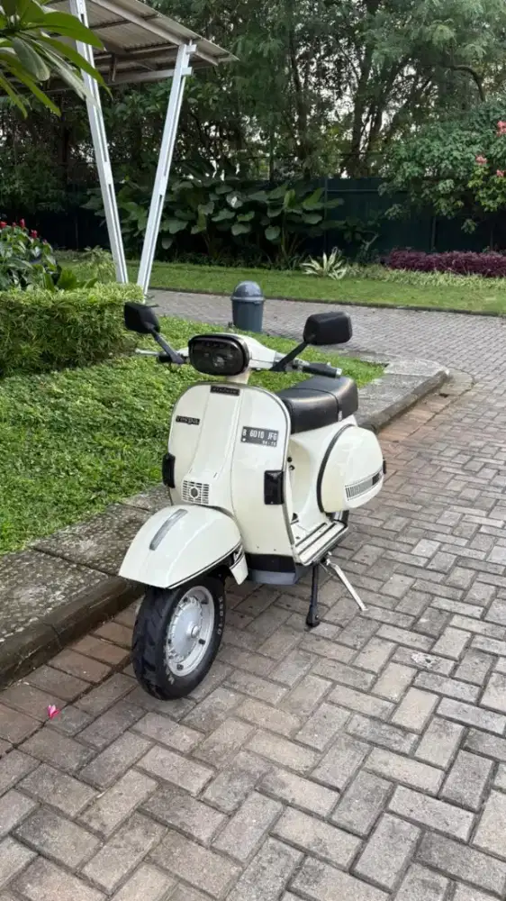 Vexpa PX Tahun 1984 Putih