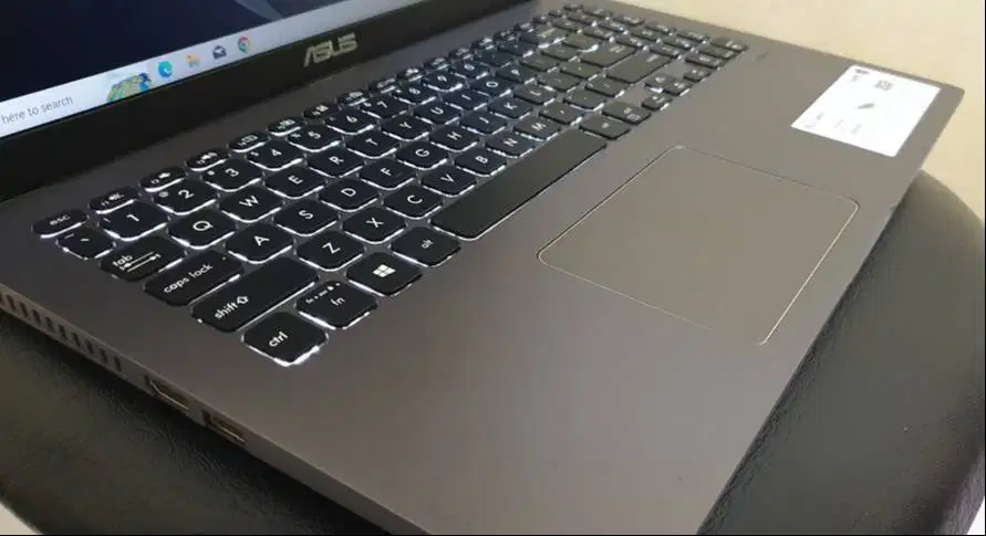 Asus Vivobook SSD 256GB RAM 8GB DDR4 Backlite Keyboard Normal Nego