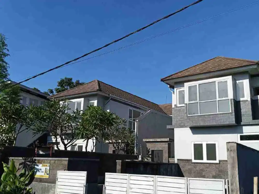 dijual rumah style villa lokasi gatot subroto barat