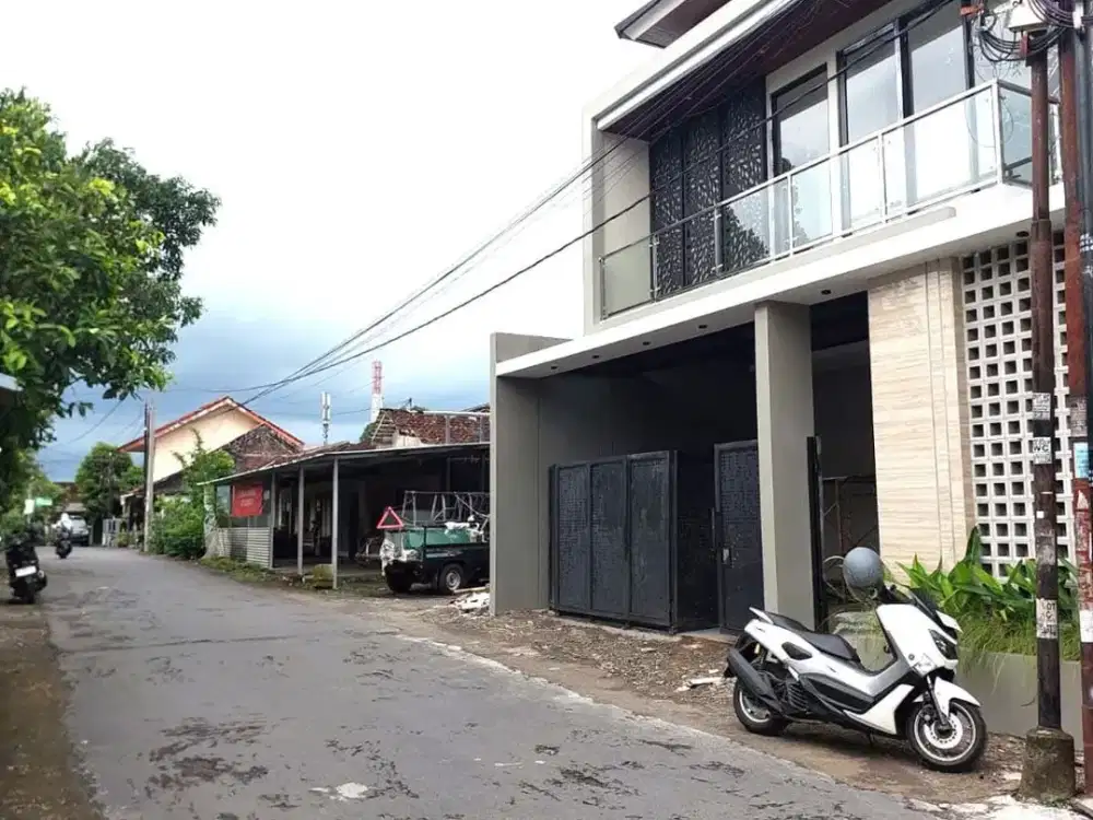 Dijual Rumah Mewah Bonus Furniture di Purwomartani