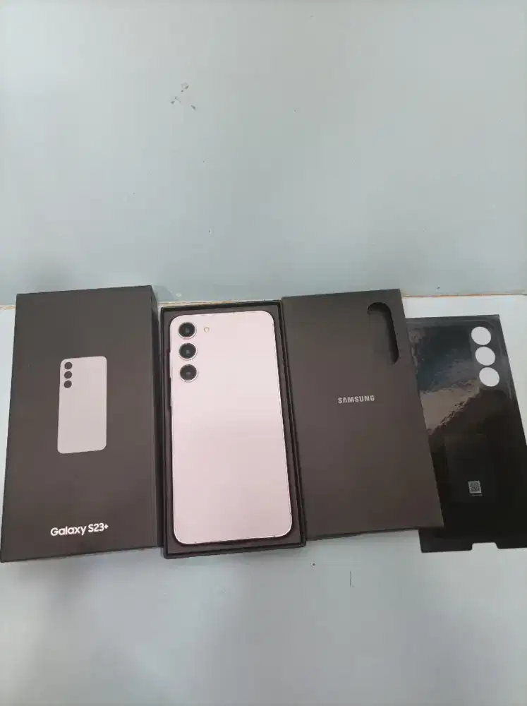 Samsung S23 plus 8/256. Sein