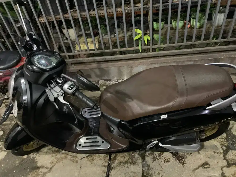 scoopy prestige 2021 kn rendah 12 rb mulus