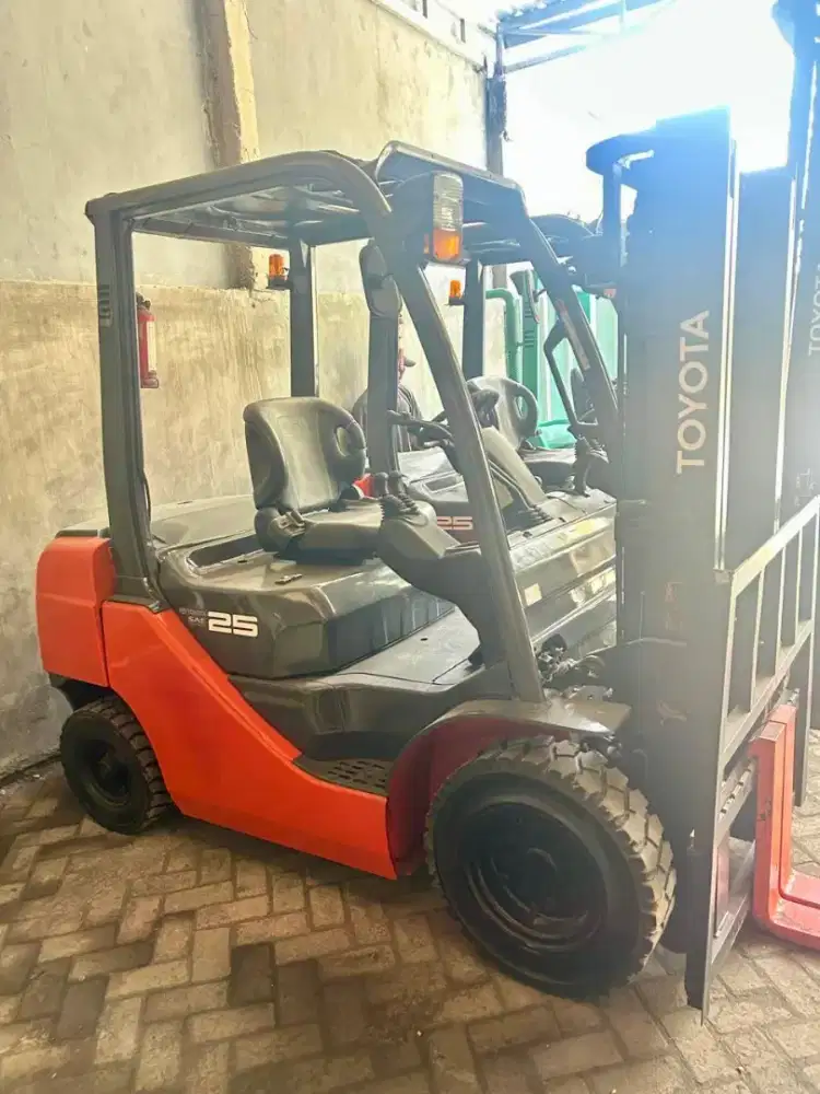 FORKLIFT BEKAS TOYOTA 2,5 TON SAMPAAI 3 TON