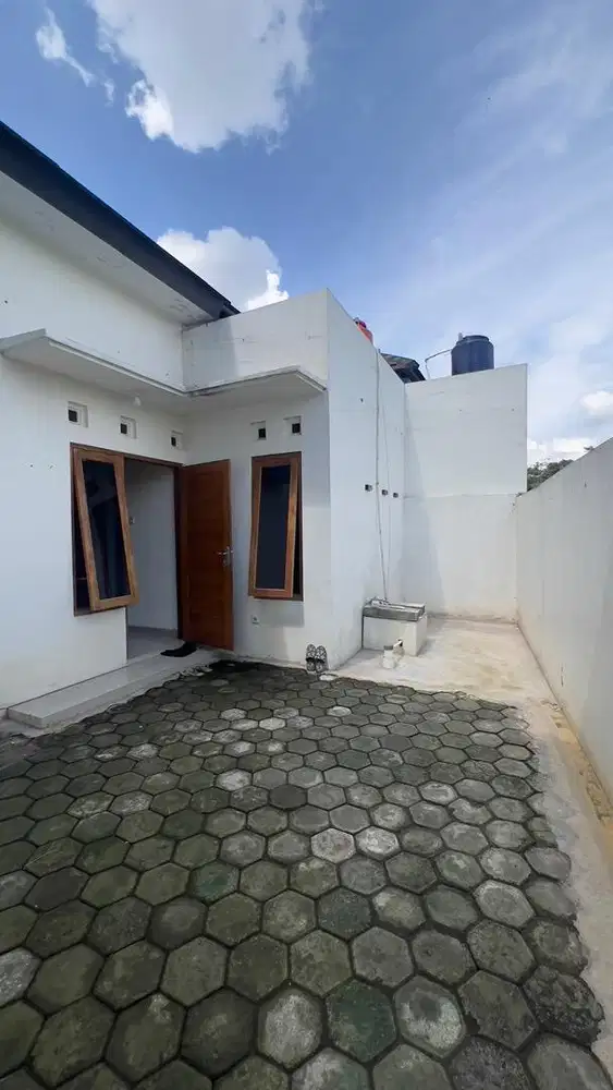 DISEWAKAN : Rumah Nyaman, Aman, Strategis, dan Guyub-Rukun