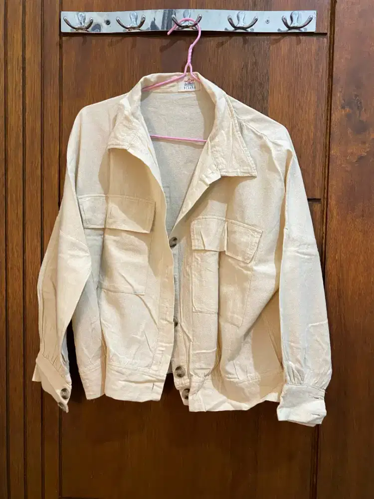 Outer / Jaket Cream Casual