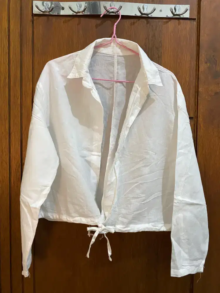 Outer Putih Tipis Ikat Depan