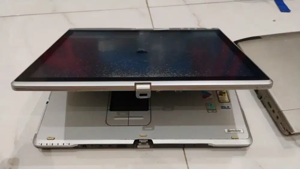 Bahan Toshiba Satellite R10 tablet