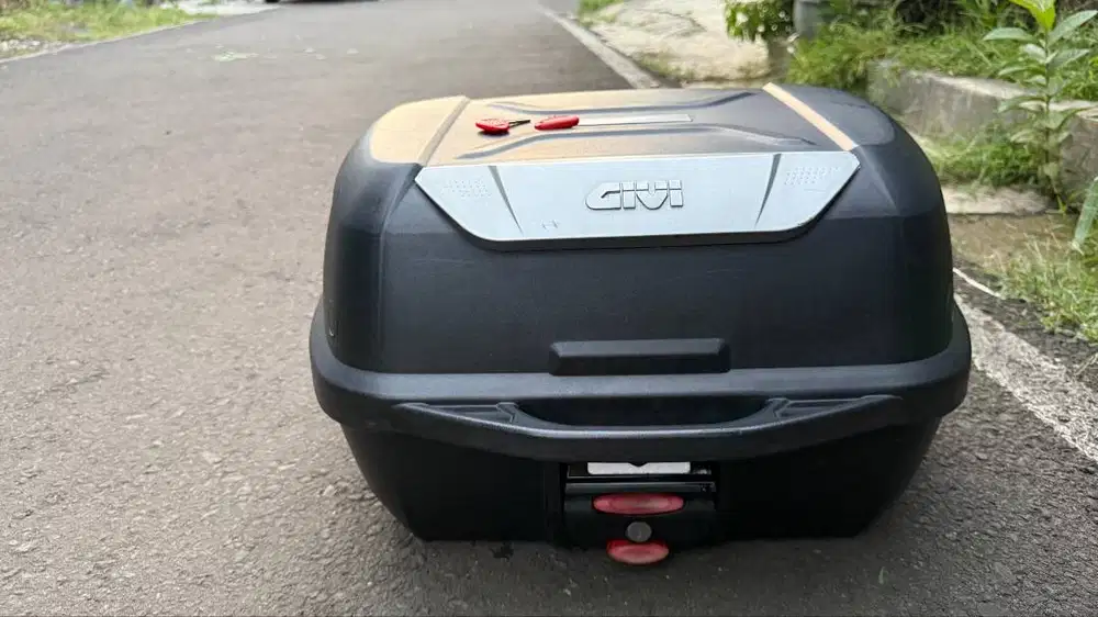 Box Givi +Bracket Nmax New & Old