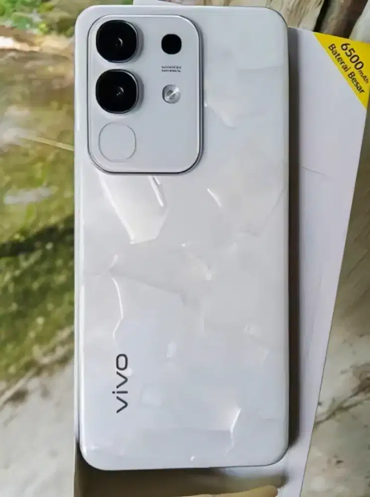 Vivo Y29 white like new