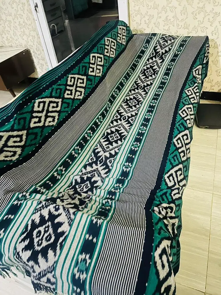 Kursi L 1 set + Meja