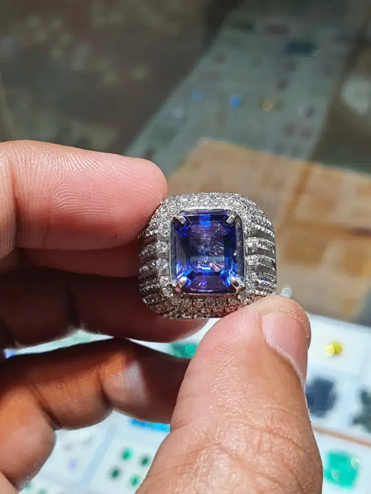 Natural Tanzanite 4,17Crat