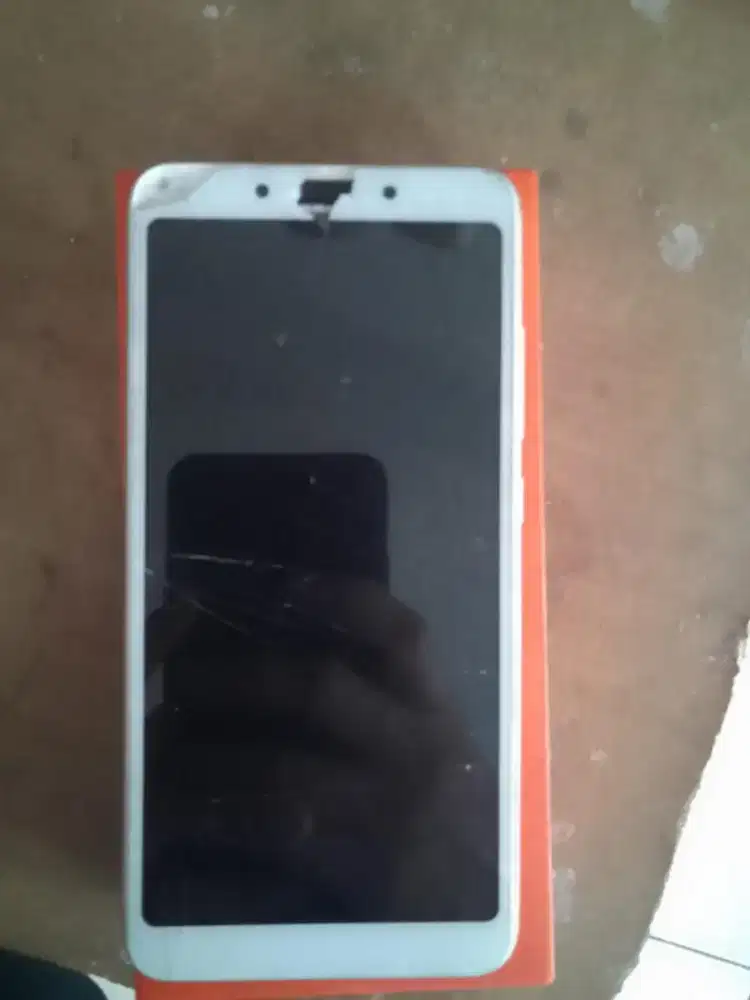 Dijual Redmi 6 3/32 gb, hp + dus ori. Mati total. Nego