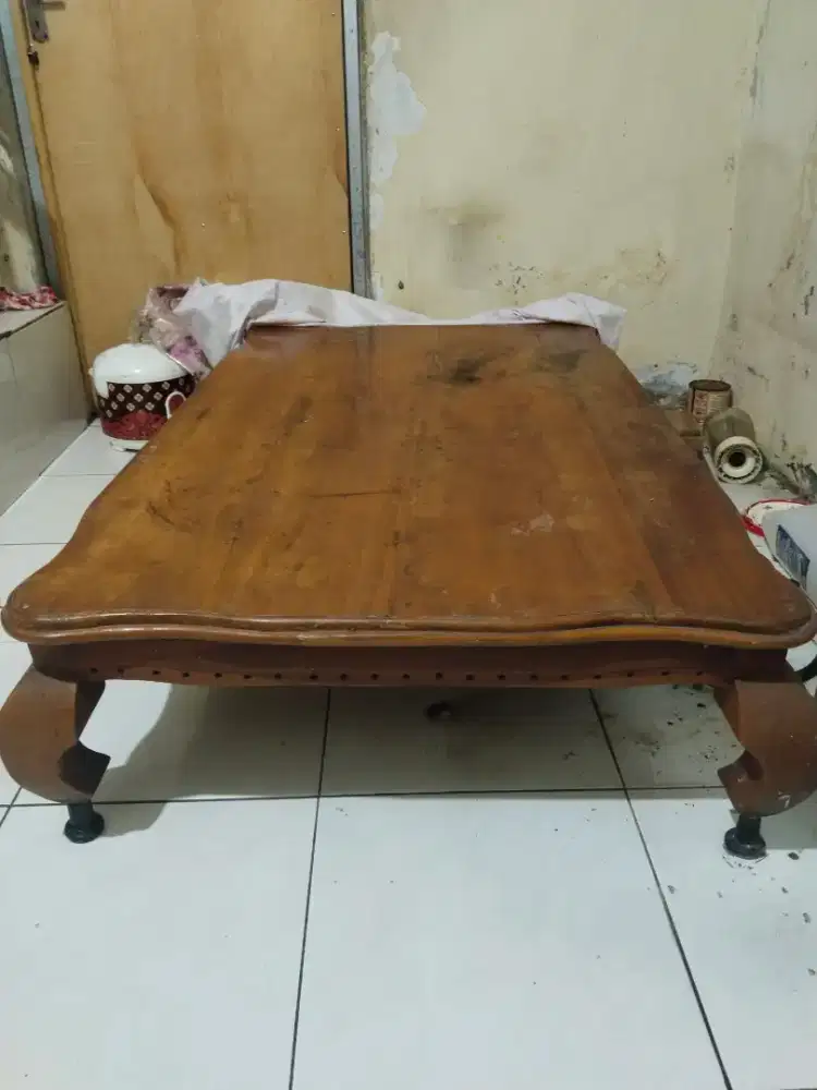 Di jual meja lesehan kayu jati asli.. Masih bagus