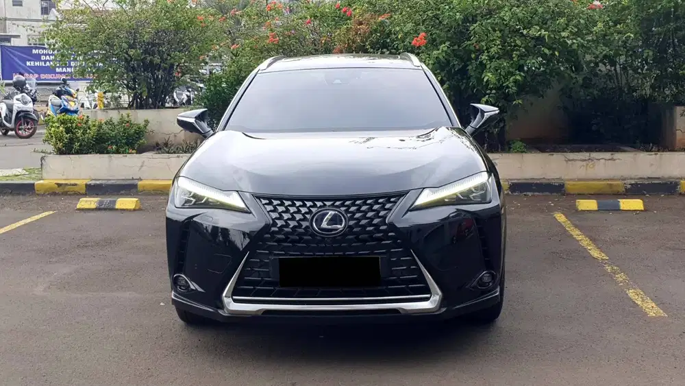 Lexus UX300 UX 300 Electric AT Hitam Metalik NIK 2022 Like New Low KM