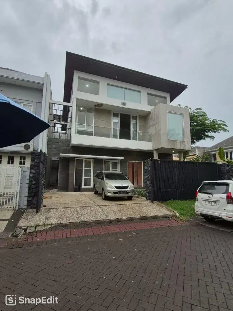 Dijual Turun Harga Rumah Konsep Industrial Hook Pakuwon City Surabaya